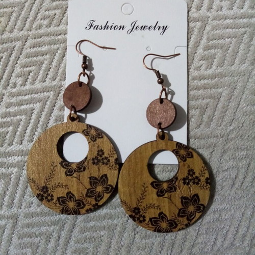Wooden earrings new, beige and brown, very light