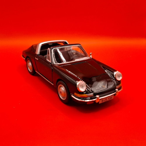 Porsche 911 1967 Bburago miniature new, scale 1:32