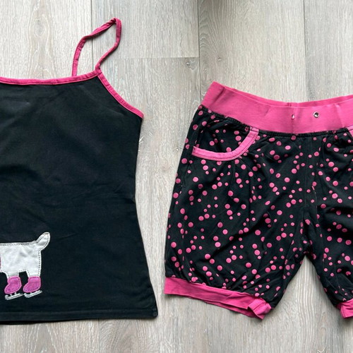Set pj's like new, black and pink