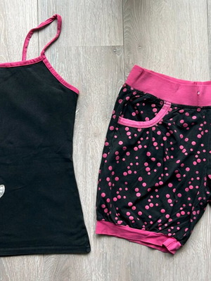 Set pj's like new, black and pink
