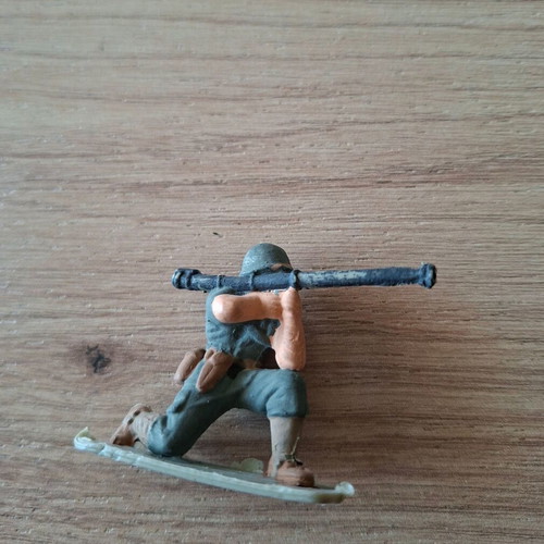 Vintage plastic military toy soldiers used, scale 1:32