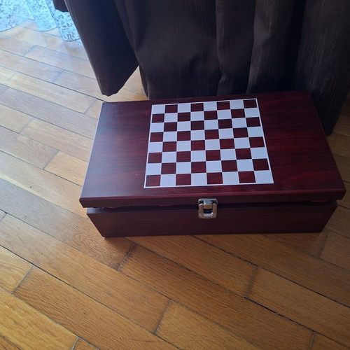 Multifunctional wooden wine case with chessboard and accessories, new