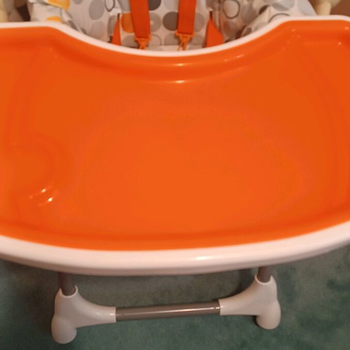 FreeOn folding baby high chair like new with 5-point safety harness