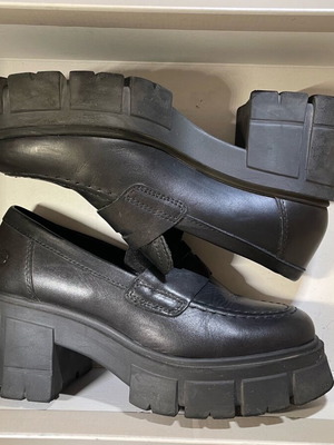 Tamaris loafers like new, black leather, size 39