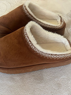 Slippers used with fur lining, white and brown, sizes 40-41