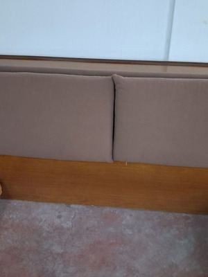 Κρεβάτι διπλό μεταχειρισμένο, ξύλο τικ με αποσπώμενα μαξιλάρια αλκαντάρα