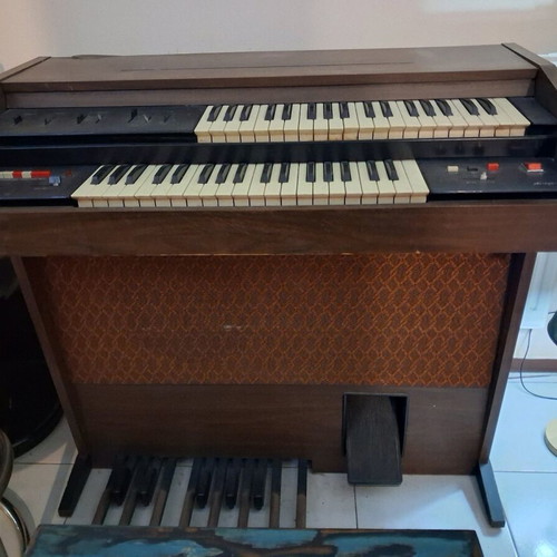 Allegra organ synthesizer musical instrument used