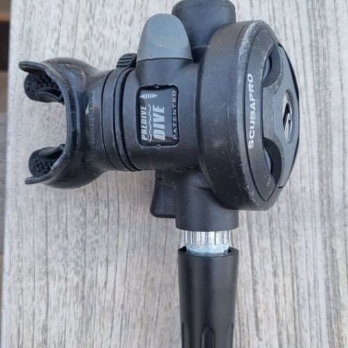 Scubapro MK25 S555 diving regulator used with compact console
