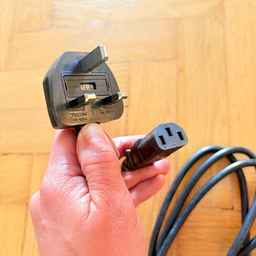 Power cable Type G to IEC C13 Foxconn like new, 1.8m length