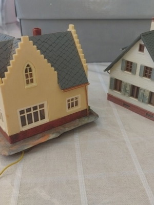 Set of 6 HO scale model buildings from various brands