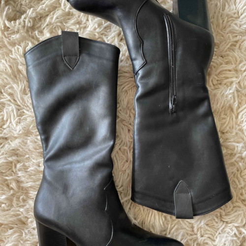Beatrice boots size 37 handmade black with fluffy lining