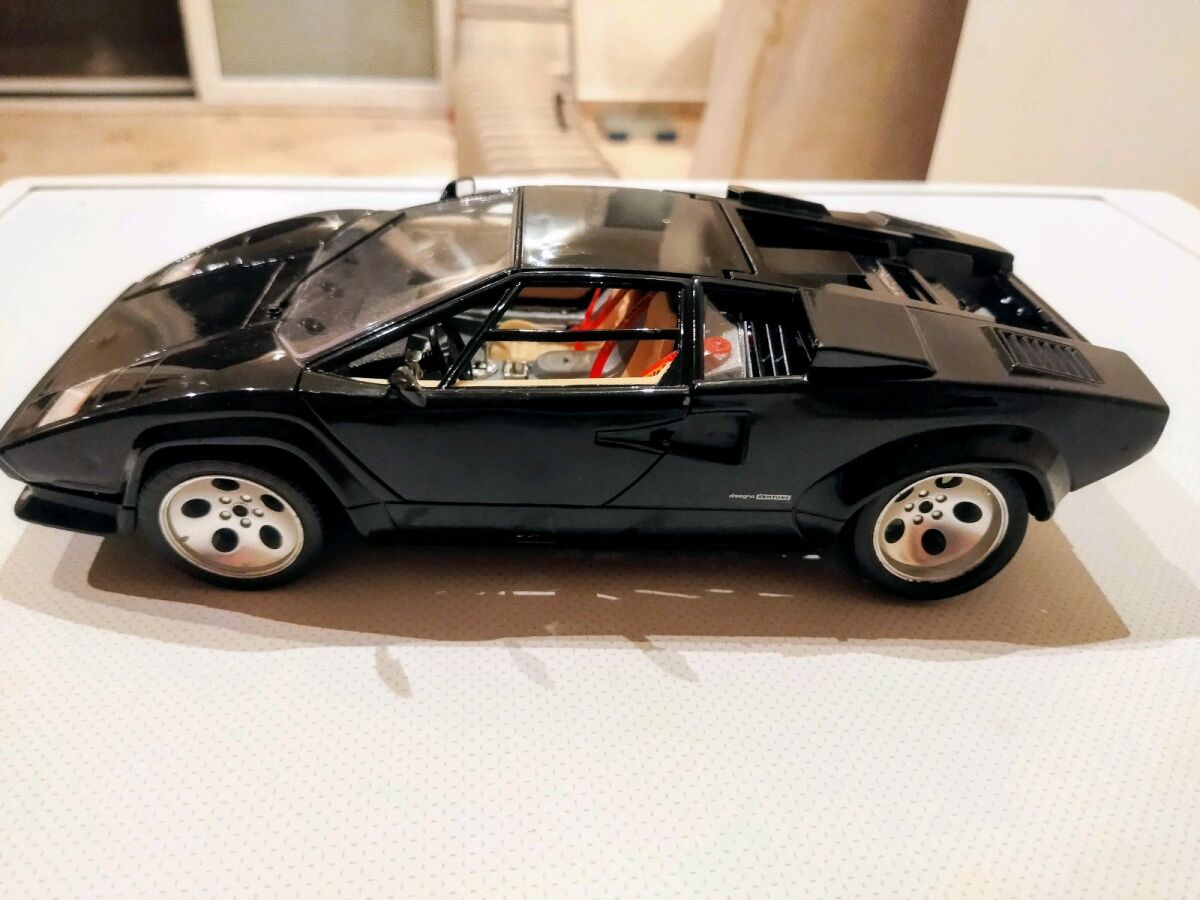 Lamborghini Countach Bburago 1988 used… - € 40,00 - Vendora.cy
