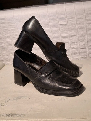 Loafers women's black leather used size 38