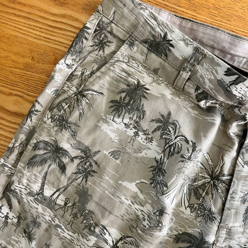 H&M Bermuda shorts with perfect print, like new, size 36