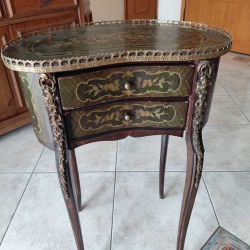 Vintage Louis XV kidney side table like new