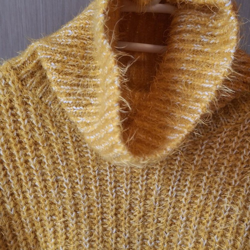 Bershka yellow sweater like new, size S