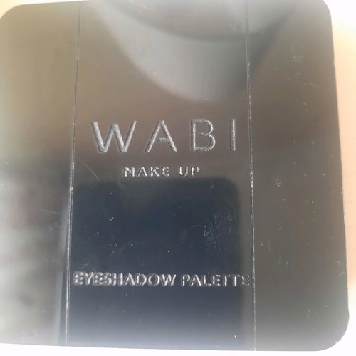 WABI Eyeshadow Palette with 4 Purple Shades like new