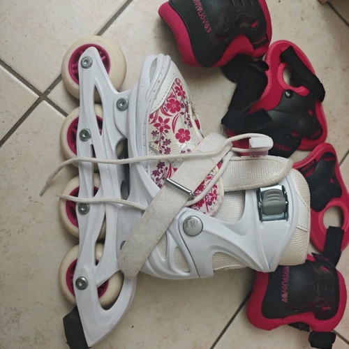Roller's like new with Mini bag and knee elbow protectors