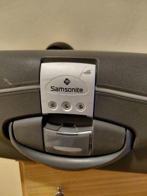 Βαλίτσα καμπίνας Samsonite μεταχειρισμένη με σκληρό κέλυφος και κλειδαριά