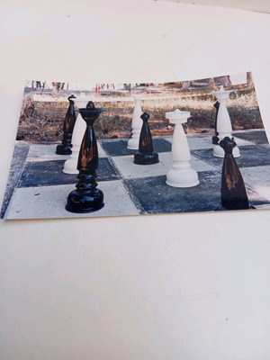 Floor chess new with 32 metal figures