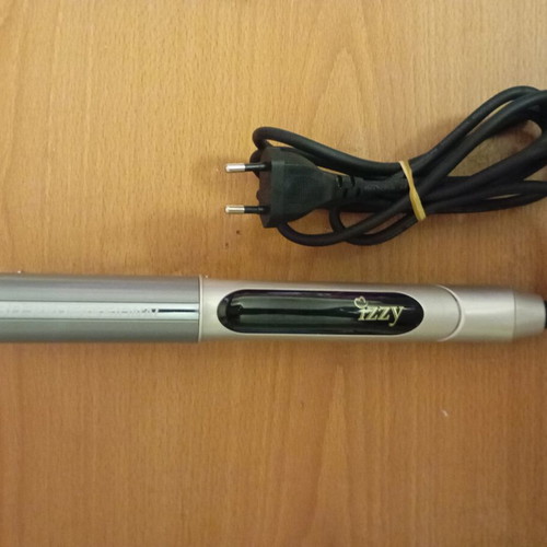Izzy professional hair straightener