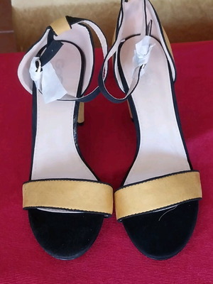 GOGO women's sandals new, size 40, mustard color, 10 cm heel
