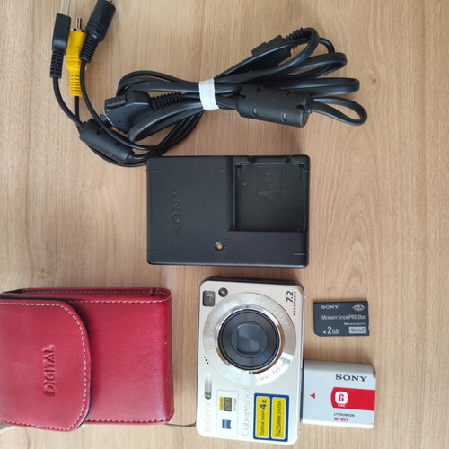 Sony Cyber-shot DSC-W110 camera like new