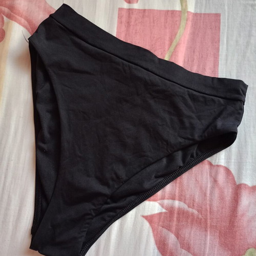 Triumph high-waisted cheeky bikini bottom size M like new, black