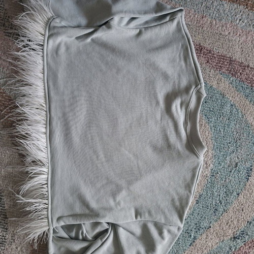 Crop sweatshirt new, grey with pretty woman print and feathers