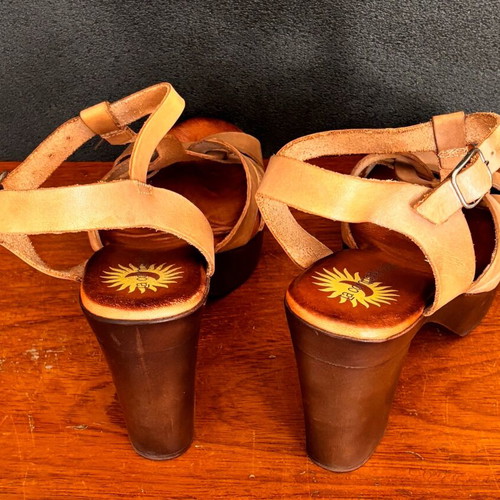 La Compania Natural sandals size 40 like new, beige leather