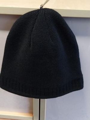 Hat with fur lining black, new