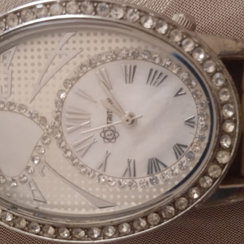 Triton women's oval wristwatch with zirconia, like new