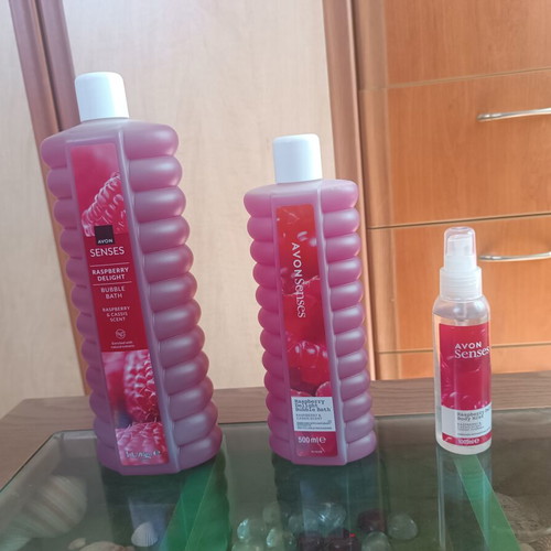 Avon Senses Raspberry Delight bubble bath and body spray set new