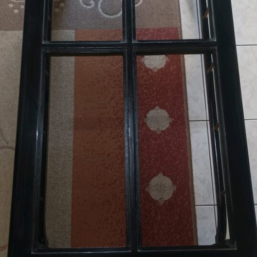Solid wood coffee tables with glass like new, set of 2