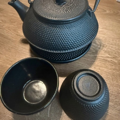Tea pot set cast iron, like new