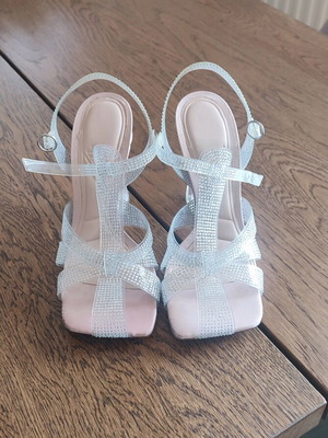 Zara vinyl sandals like new with shiny details size 37