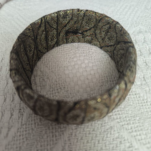 Bracelet used, black and gold