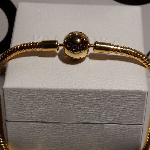 Pandora bracelet size 18 cm, gold plated with round clasp