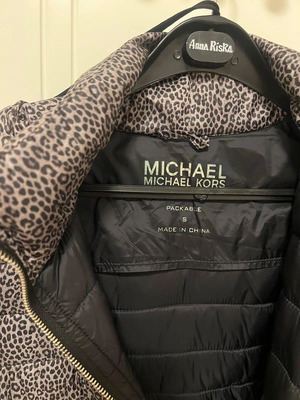 Μπουφάν Michael Kors μέγεθος Small με animal print, packable, σαν καινούργιο