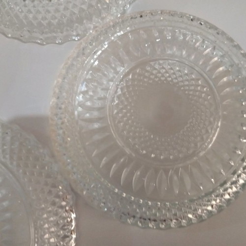 Dessert plates set of 6 and vase in excellent condition