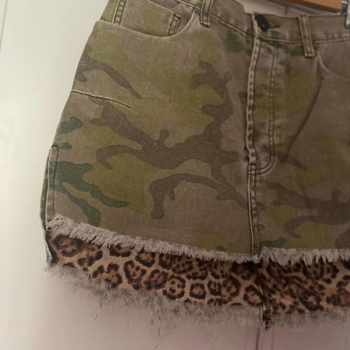 One Teaspoon skirt size 27 like new, khaki denim with leopard print