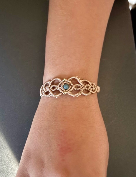 Χειροποίητο βραχιόλι macrame ρυθμιζόμενο σε μπεζ χρώμα
