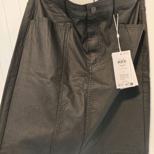 Vila shiny black skirt size XL, new