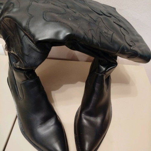 Black tall boots with low heel like new, size 40