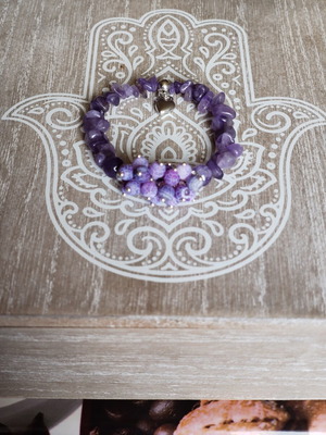Handmade bracelet with natural stones and beads