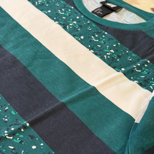 H&M T-shirt like new, size Small, multicolored green