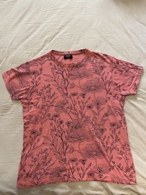 T-shirt INSIDE men's size Medium used