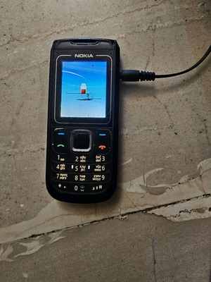 Nokia 1680c-2 used, powers on