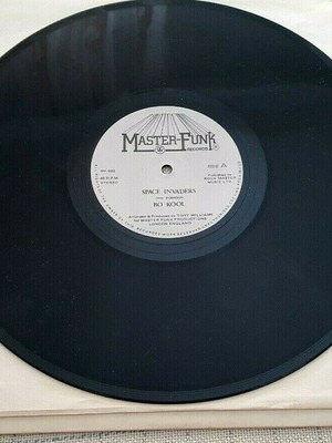Bo Kool Funk Master Space Invaders 12' UK 1982 употребяван