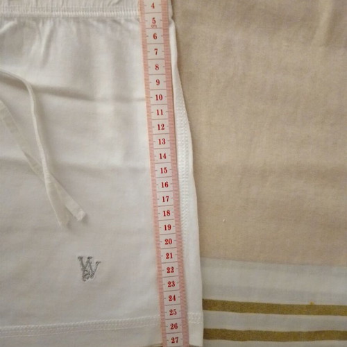 Venus Victoria shorts white, new, size medium